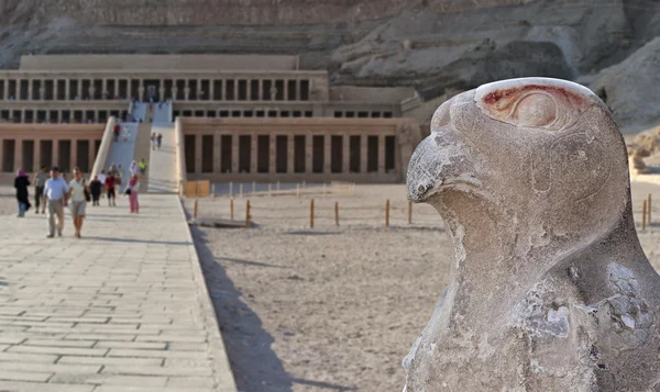 クイーンズの谷の hatsepsut の寺院 — ストック写真