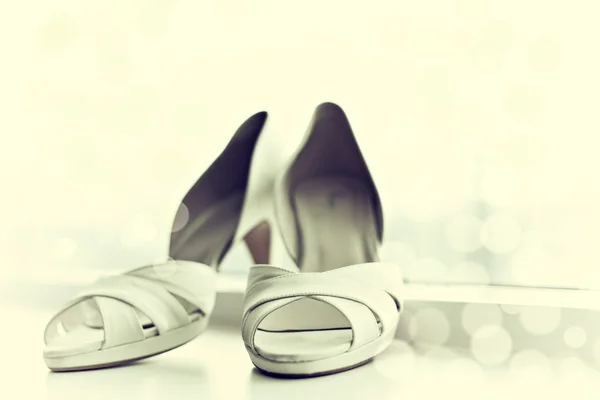 Zapatos de boda blancos — Foto de Stock