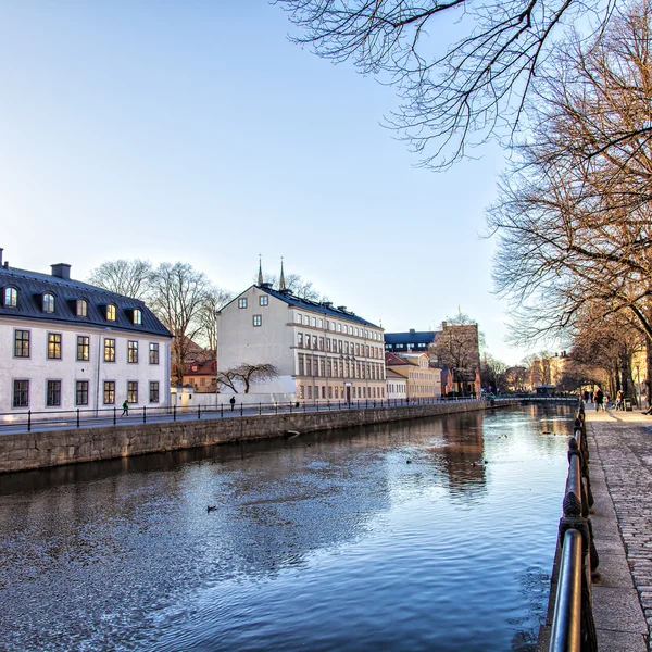 Rivière dans le centre d'Uppsala — Photo