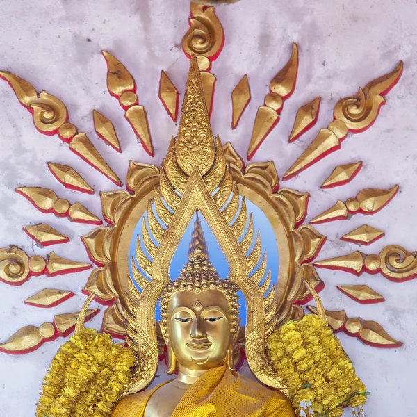 Goldene Buddha-Statue — Stockfoto