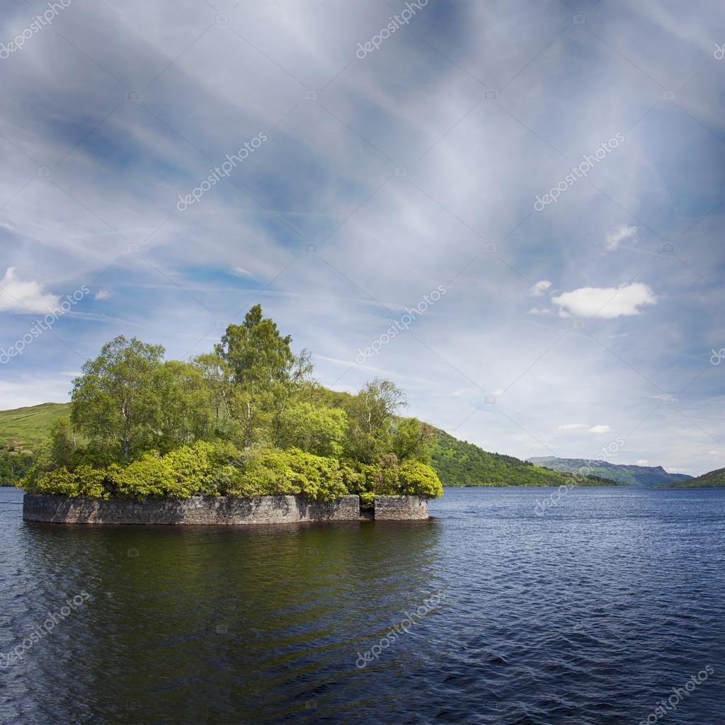 Loch Katrine and Factors isle — Stock Photo © feferoni 29299441