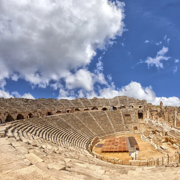 Anfiteatro antigo no lado da Turquia — Fotografia de Stock