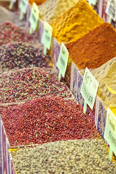 Especias mercado pimienta maíz — Foto de Stock