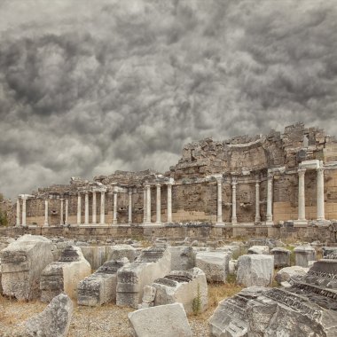 Side antik çeşme Harabeleri