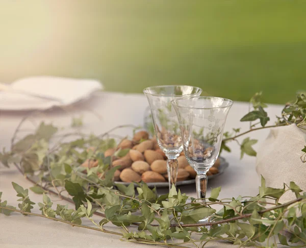 Cenário de mesa de jardim romântico — Fotografia de Stock