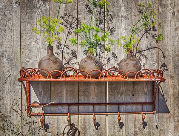 金属の庭の棚 — ストック写真