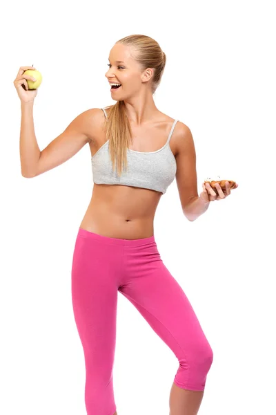 Mujer elegir entre pastel dulce y manzana — Foto de Stock