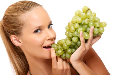 portre portre sağlıklı bir kadının içinde üzüm ısırıkları