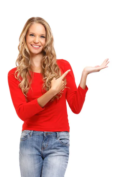 b doğru parmağıyla işaret eden güzel bir sarışın Bayan portresi