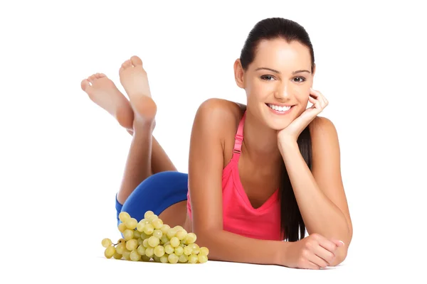 Nutrición saludable - mujer joven y hermosa con uva — Foto de Stock