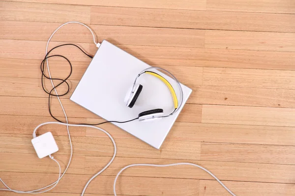 Headphones and a Laptop — Stock Photo, Image