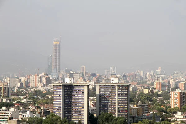 Смогу над Santiago де Чилі — стокове фото