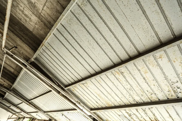 ガレージの天井 — ストック写真