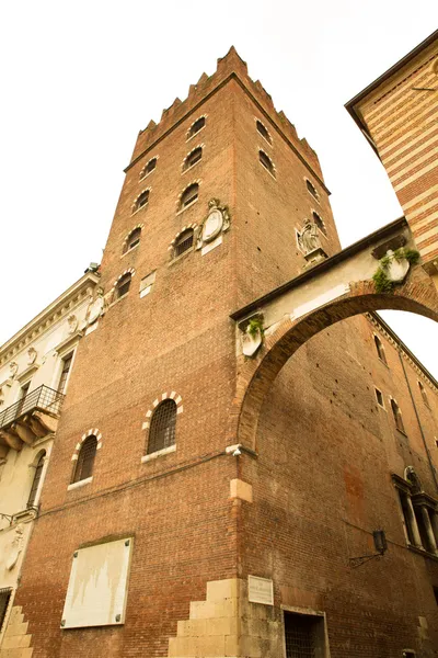 在维罗纳的历史建筑 — 图库照片