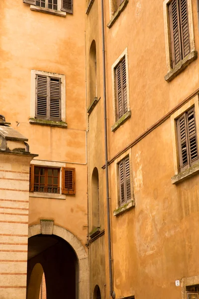 Historic architecture in Verona — Stock Photo, Image