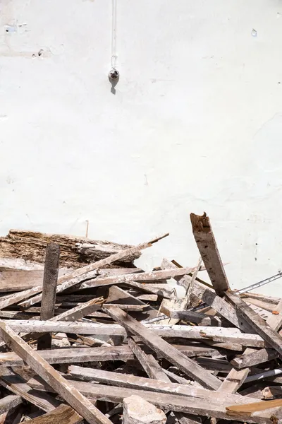 Мусор разрушенного дома — стоковое фото