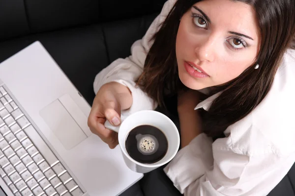 Koffie en laptop — Stockfoto