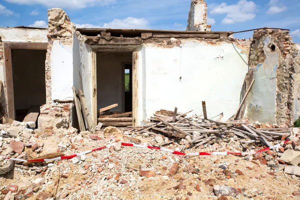 Ev yıkıldı — Stok fotoğraf