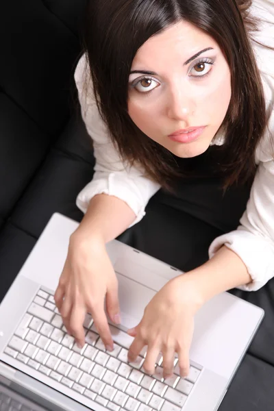 Young Hispanic Woman surfing on the Sofa — Stock Photo, Image