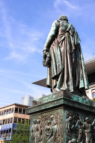 Goethe staty i frankfurt am main — Stockfoto