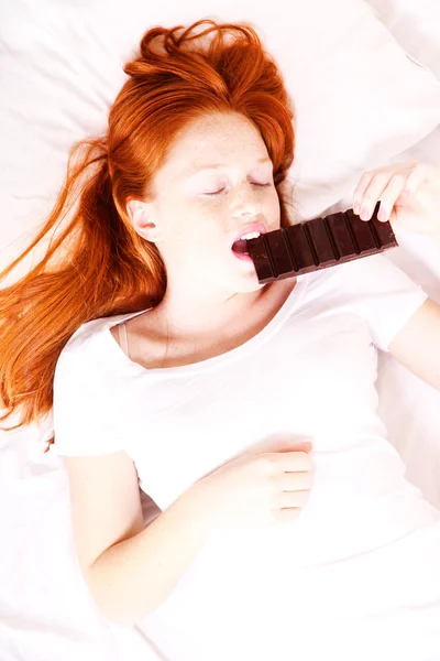 Comer chocolate — Foto de Stock