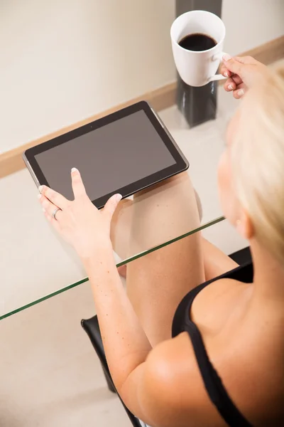 Tablet pc op het Bureau — Stockfoto