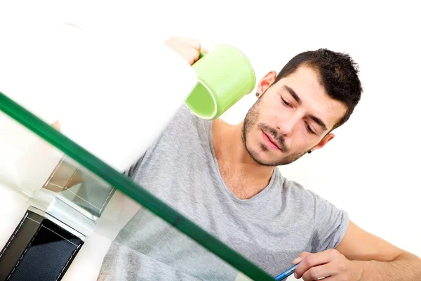 Joven macho contemplando —  Fotos de Stock