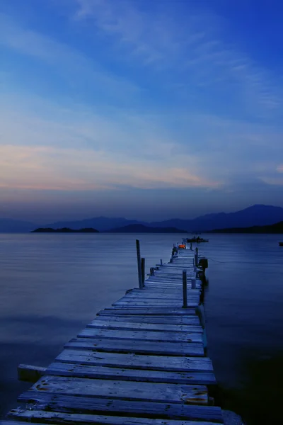 Pier en boot — Stockfoto