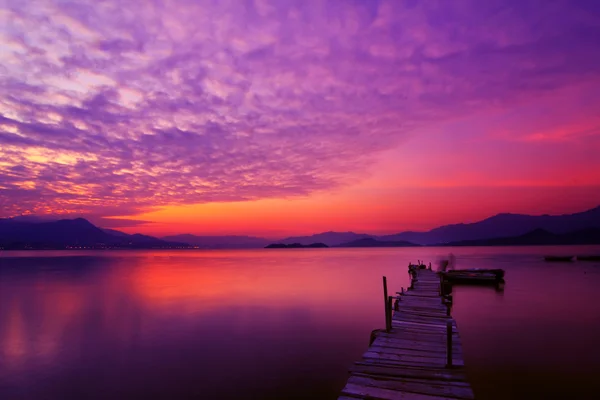 Pier en boot — Stockfoto