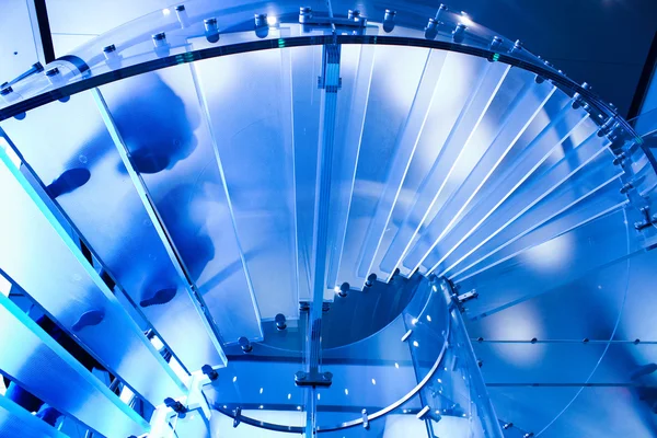 未来派玻璃螺旋楼梯 — 图库照片