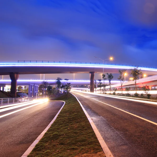 Nachtansicht der Brücke — Stockfoto