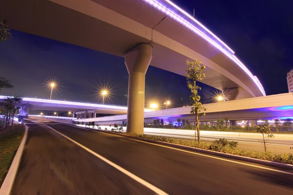 Nachtzicht op de brug — Stockfoto