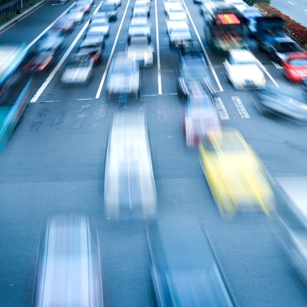 Over de weg en auto Stockfoto