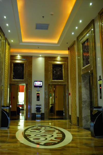 Melhores hotéis dentro do elevador — Fotografia de Stock
