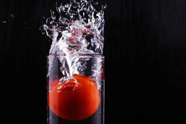 Pomidor i puchary — Zdjęcie stockowe