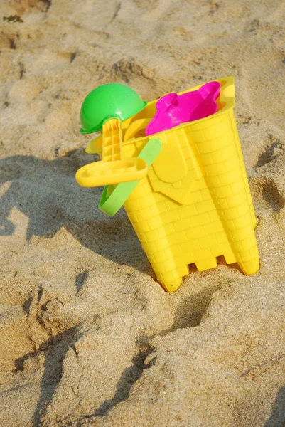 Children's toys on the beach — Stock Photo, Image
