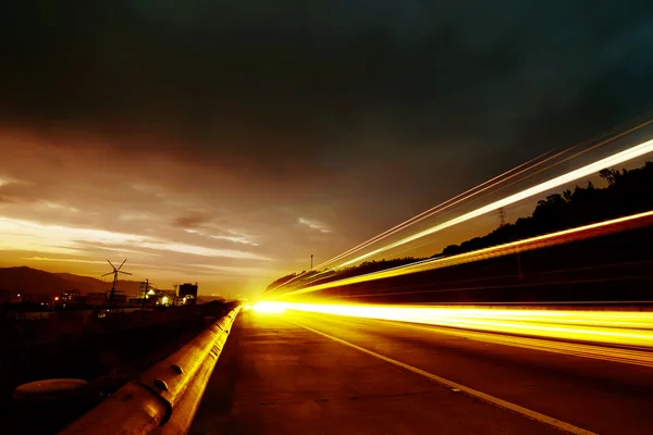 Autobahn bei Nacht — Stockfoto