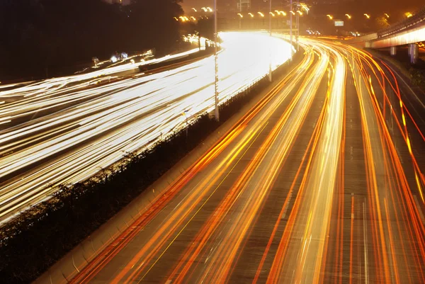 şehir içinde ışık izleri