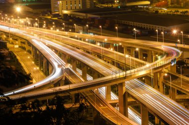 Üstgeçit Köprüsü ve gecede İskelesi