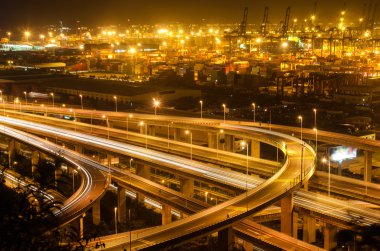 Üstgeçit Köprüsü ve gecede İskelesi