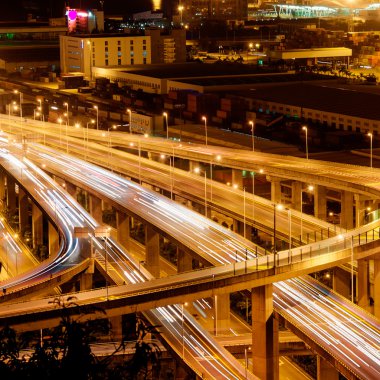 Üstgeçit Köprüsü ve gecede İskelesi