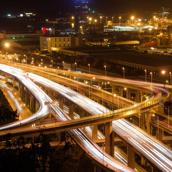 Üstgeçit Köprüsü ve gecede İskelesi