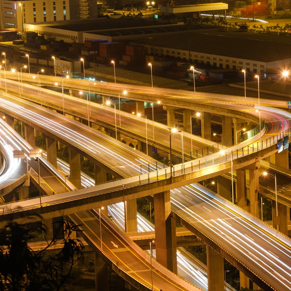 Üstgeçit Köprüsü ve gecede İskelesi