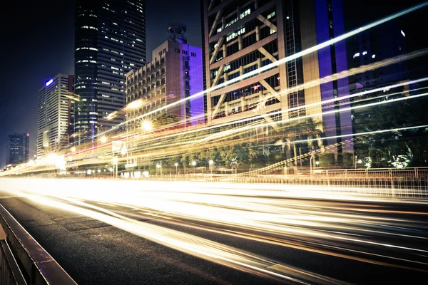 Carros em movimento rápido — Fotografia de Stock