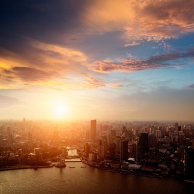 gün batımında shanghai Pudong manzarası