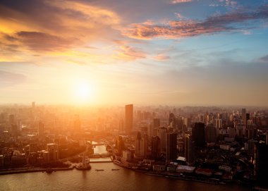 gün batımında shanghai Pudong manzarası