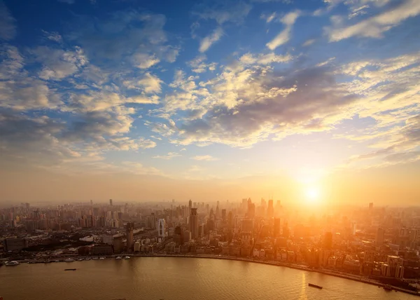 Shanghai pudong skyline vid solnedgången — Stockfoto