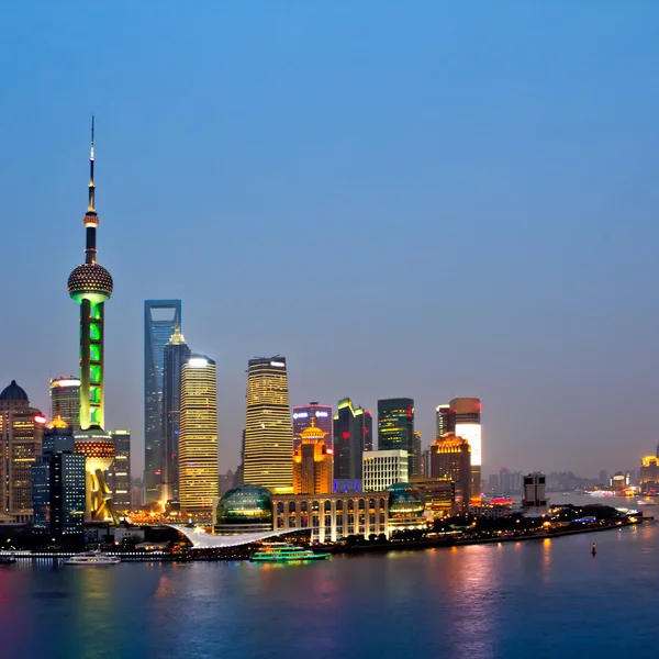Shanghai skyline à noite — Fotografia de Stock