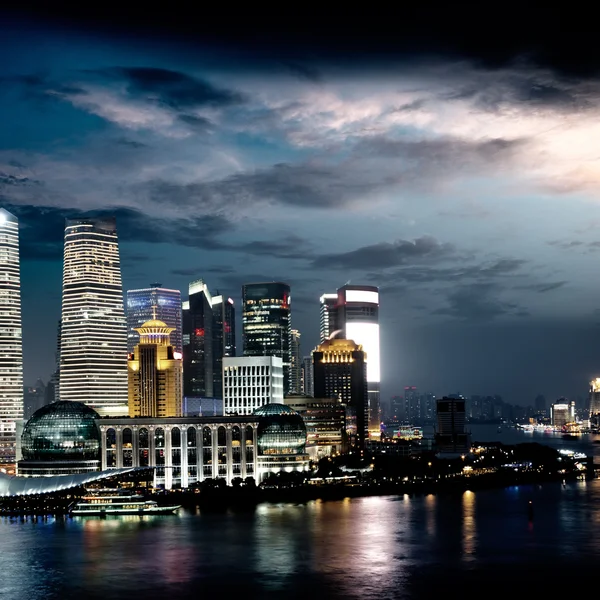 Shanghai skyline por la noche — Foto de Stock