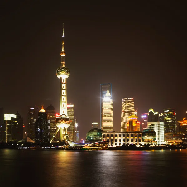 Shanghai skyline 's nachts — Stockfoto